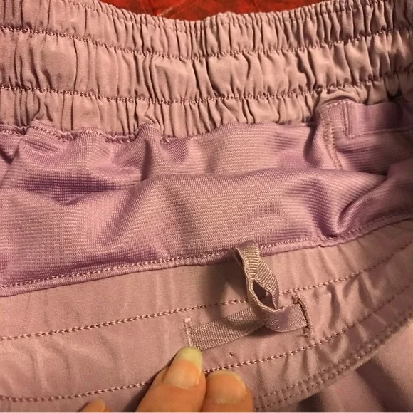 Lululemon Hotty Hot Short II *2.5" - Picture 4 of 5